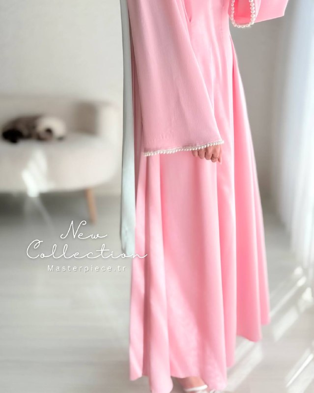 Dress with pearls on the sleeves