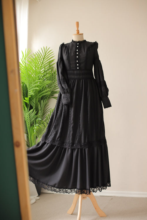 Dantel Black Dress