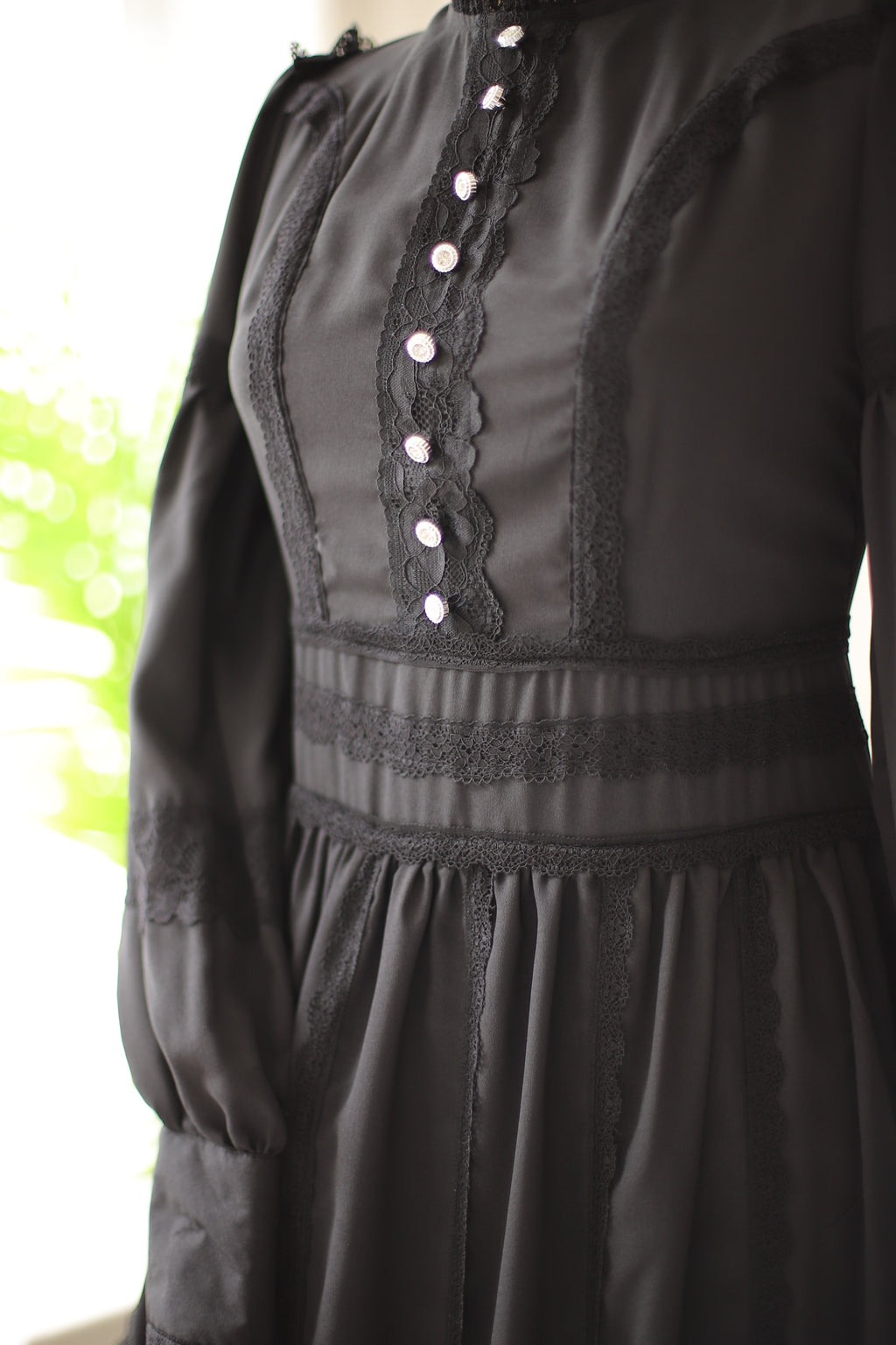 Dantel Black Dress