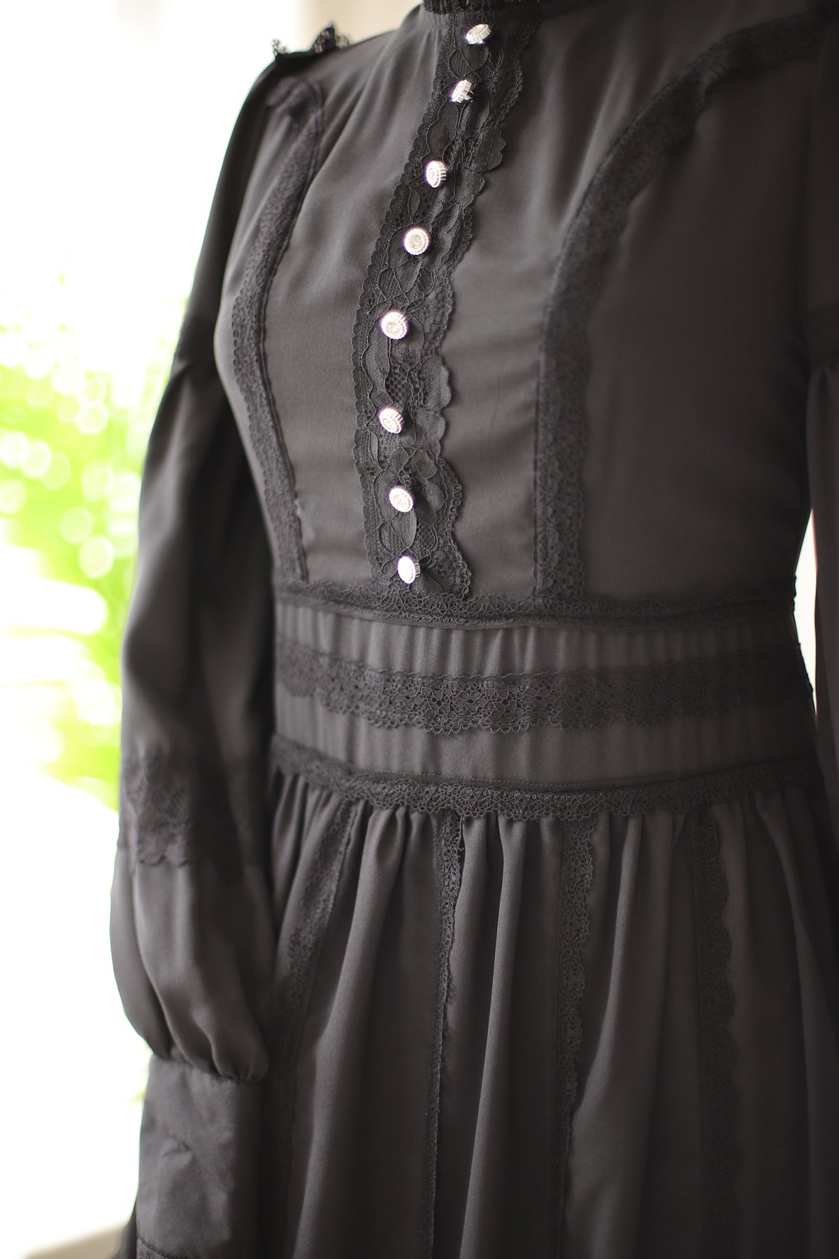Dantel Black Dress