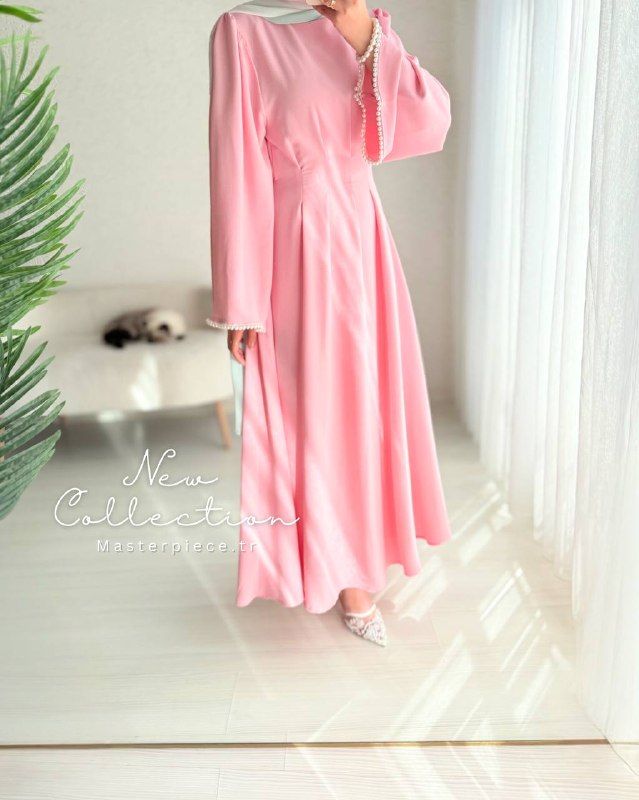 Dress with pearls on the sleeves